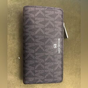 Michael Kors Jet Wallet